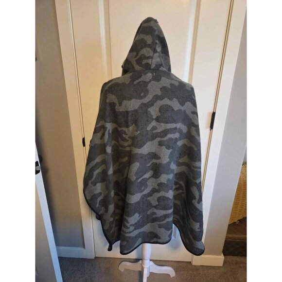 Charming Charlie over sized vest/poncho M/L - Picture 3 of 5